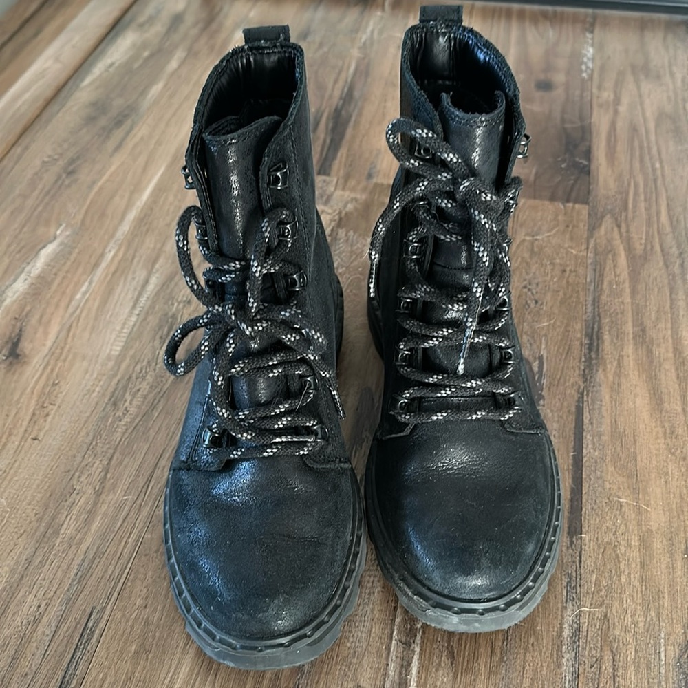 Sorel lace up boots cold weather/ waterproof